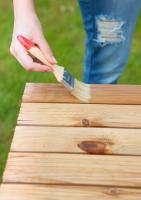 סוג הצבע שנבחר לצביעת הפרגולה הוא אחד המשתנים המשפיעים על מחיר הפרגולה